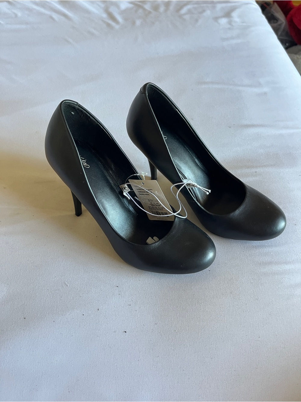 Mossimo Supply Co. Black Round-Toe Classic Pumps